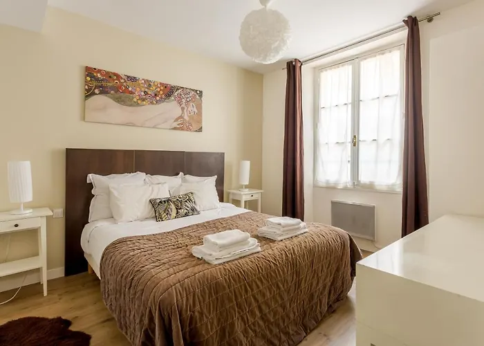 Saint Honore Louvre With Ac