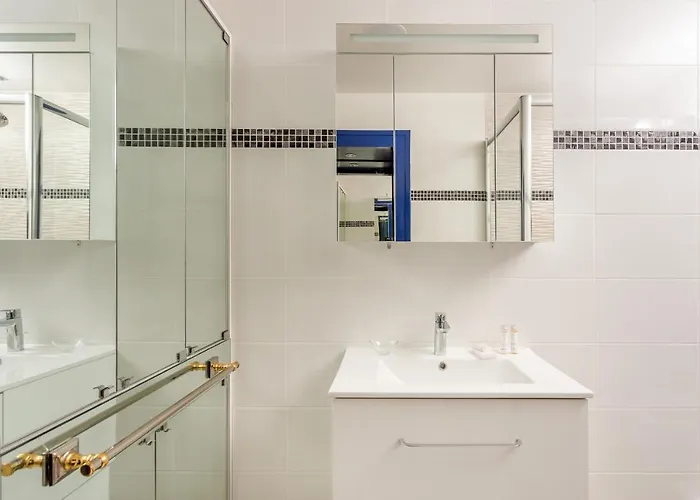 Saint Honore Louvre With Ac * Paris